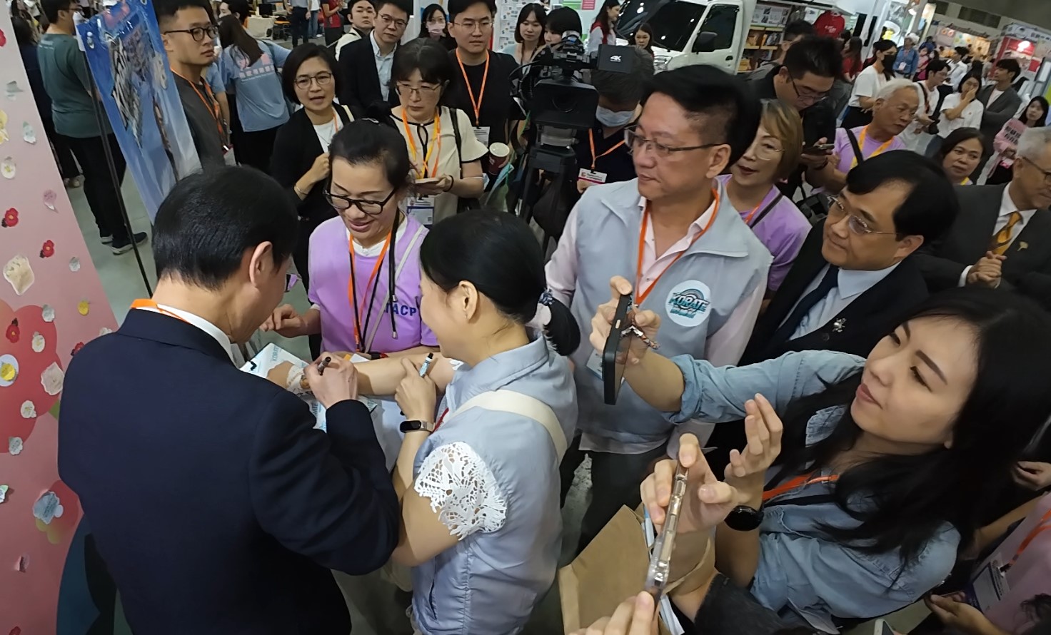 2025台北國際照顧博覽會 與衛福部石崇良部長合影